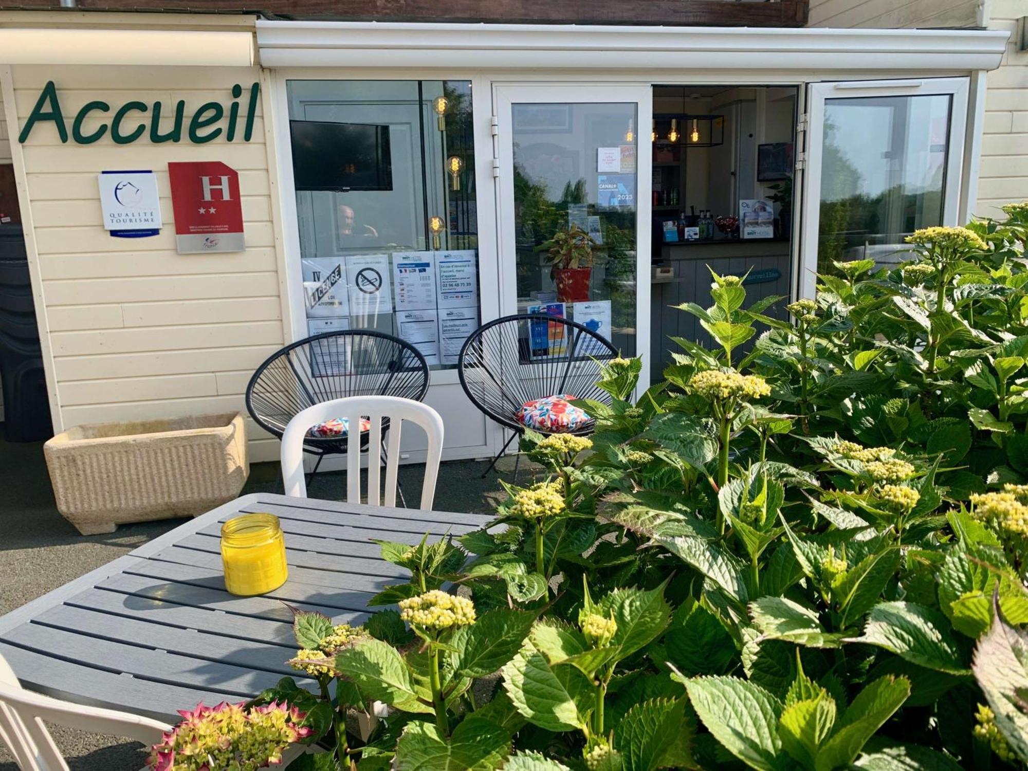 Brit Hotel Lannion-Perros Guirec Kültér fotó